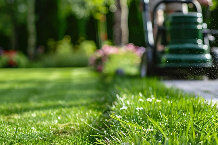 lithium battery powered lawn mowers