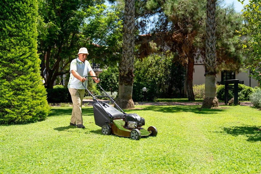 self propelled battery powered lawn mower